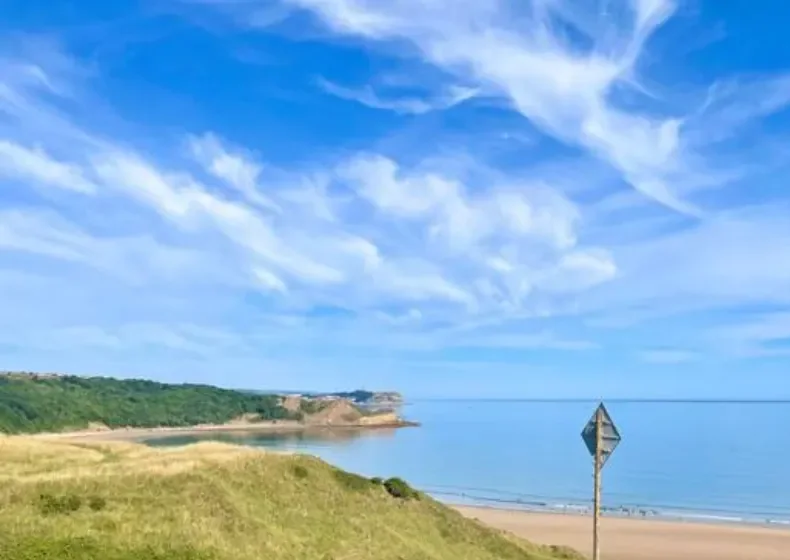 Cayton Bay beach